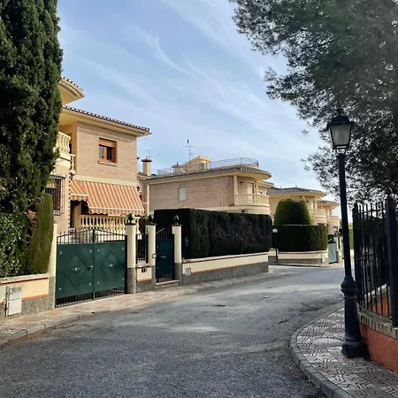Holiday home Con Piscina A 10 Min De Granada